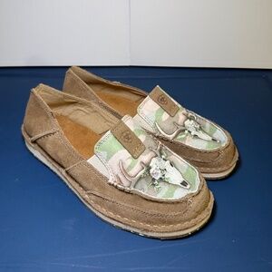 ARIAT WOMEN'S DOE CAMO PRINT SLIP-ON sneaker